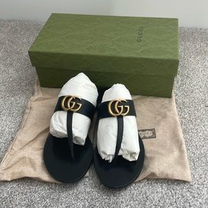 Gucci GG T strap sandal
